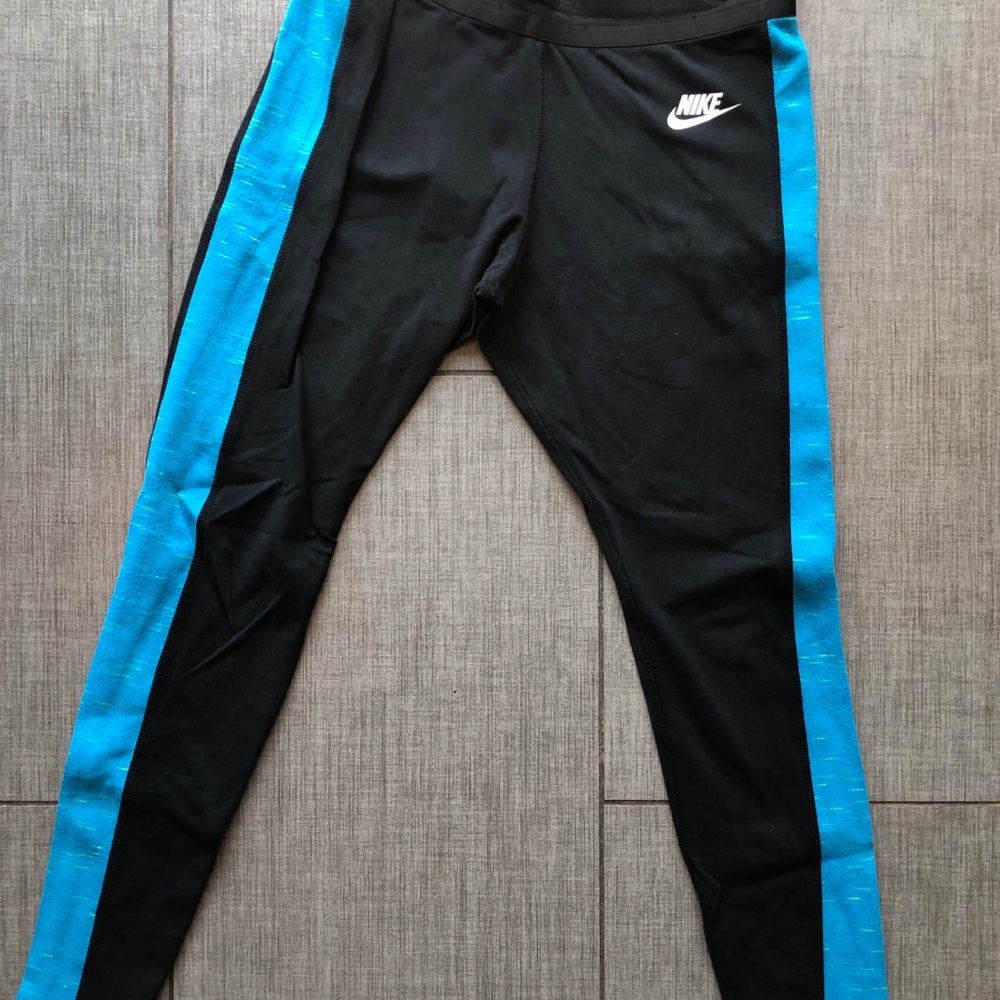 Nike leggings, size S.